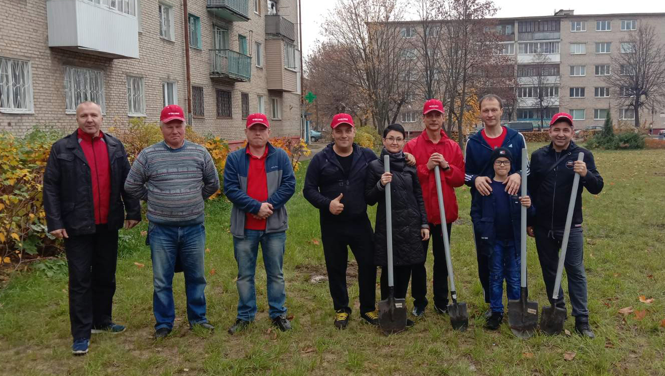 Городской субботник, посадка деревьев